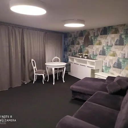 Cozy In Prestigious Glass Tower Apartment